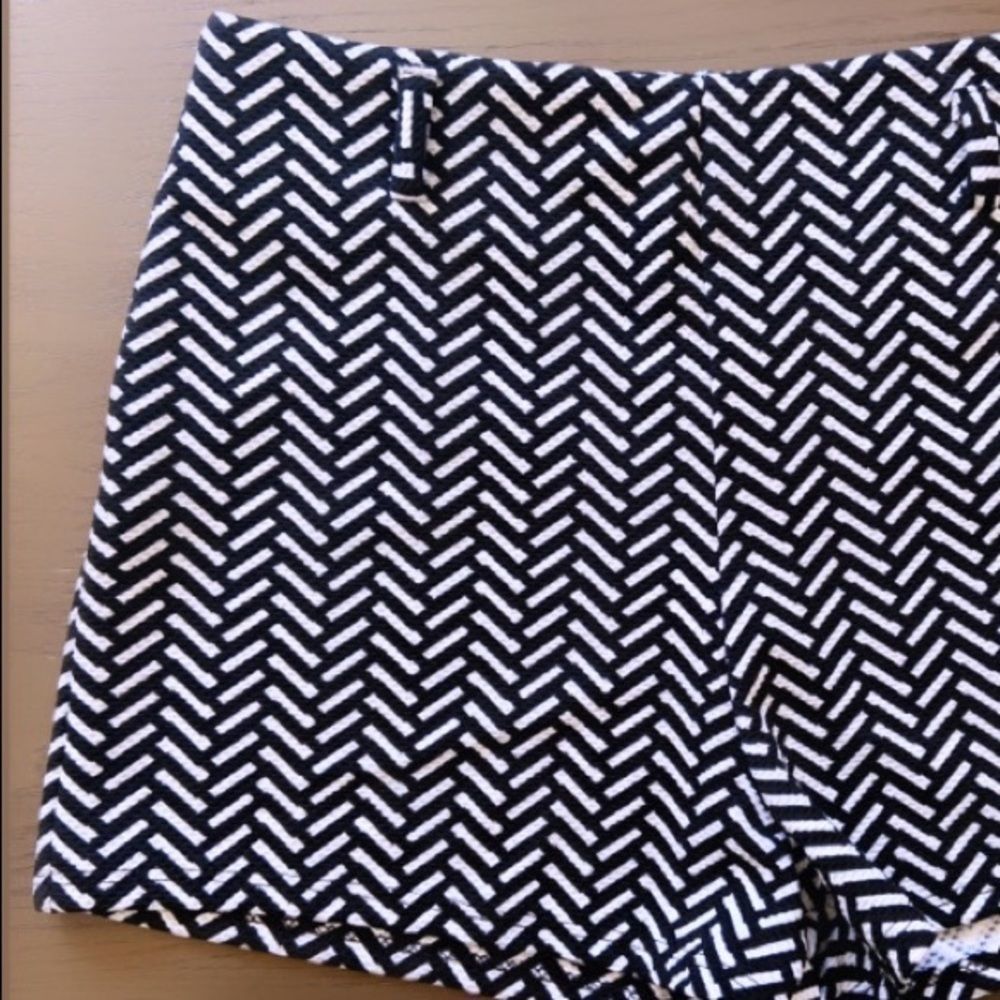 🖤Black & White Chevron Textured HighWaistShorts🖤 - Picture 4 of 4